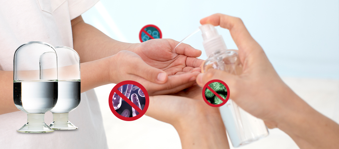 손 소독제를 손에 담아 사용하려는 모습         IPA Isopropyl Alcohol LG화학 석유화학 국내 유일 아세톤 기반 및 프로필렌 기반 IPA 생산