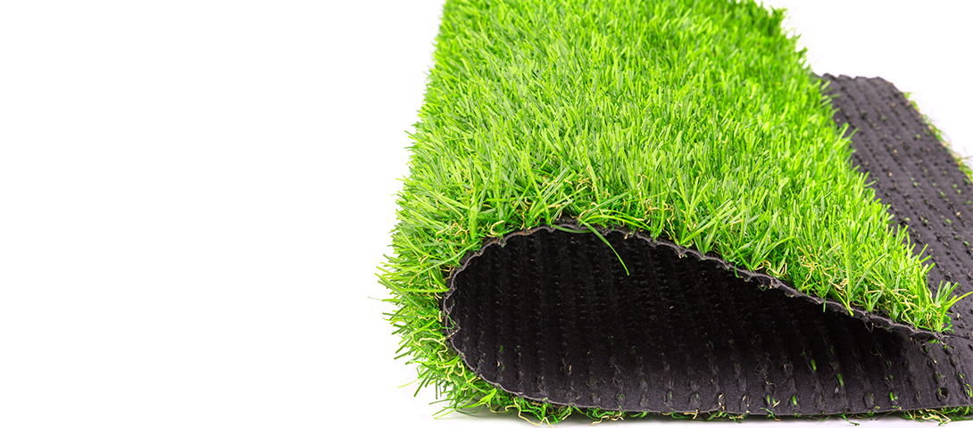 인조잔디가 반 접힌 모습     LDPE Low Density Polyethylene LG화학 석유화학 최신 고압법 첨단기술 적용