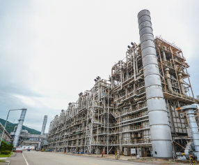 Industrial insulation for oil refining and petrochemical industries Aerogel (Nexula™) LG Chem Petrochemicals Next-generation Insulation Material with the Highest Level of Insulation Performance and Flexibility   